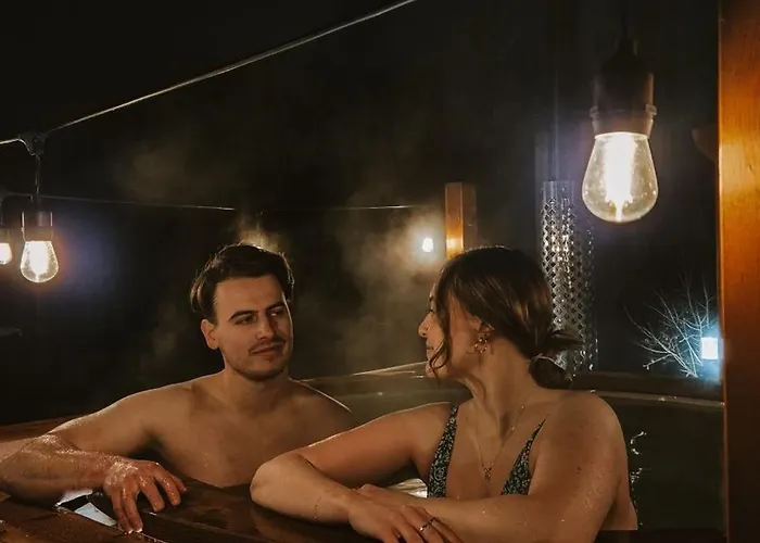 Hidden Acres- Luxury Glamping Pod Mint