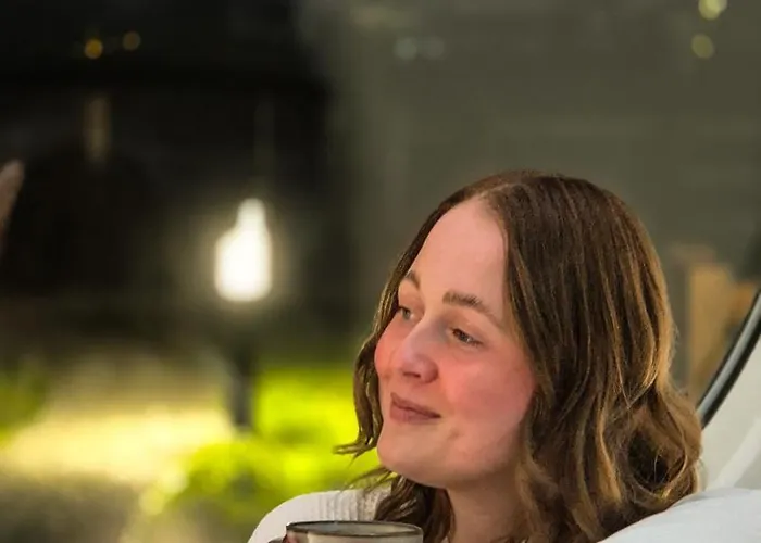 Hidden Acres- Luxury Glamping Pod Mint